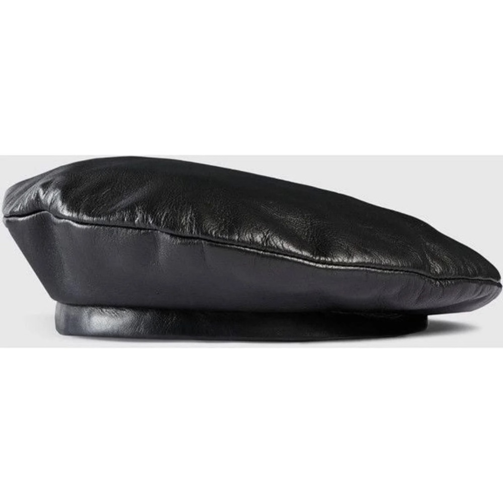 Black leather Gucci Nappa beret with woven lining